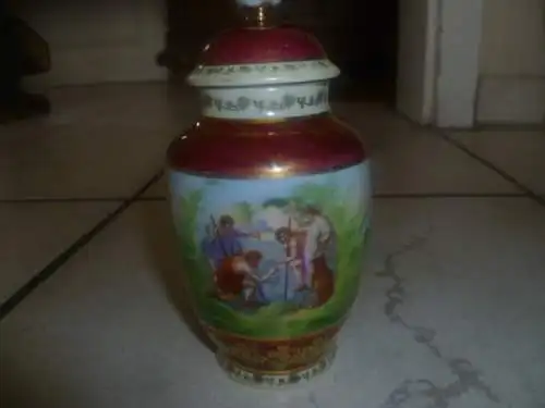 Modell Miniatur Deckelvase in Urnenform um 1920 wohl Frankreich oder Thüringen 