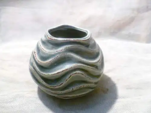 Keramik Space geriffelte Form Formnr. 664 dunklebraun grünliche beige Lauflasuren H: 9cm