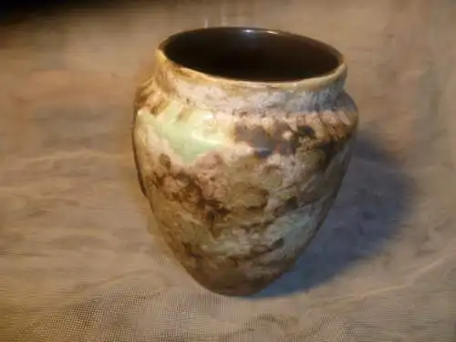 Hans Welling Ceramano "Marcus" Vase grünlich grau dunkelbrauner Fat Lava Lasur Medallion mit Kriegsgott Kopf  Vase i 18 aus 1960 Vitrinen Zustand