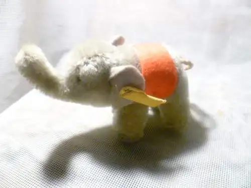 Steiff kleiner 0500,07 Elefant 9x6 cm Fahne Knopf rote Decke gefertigt 60 Jahre