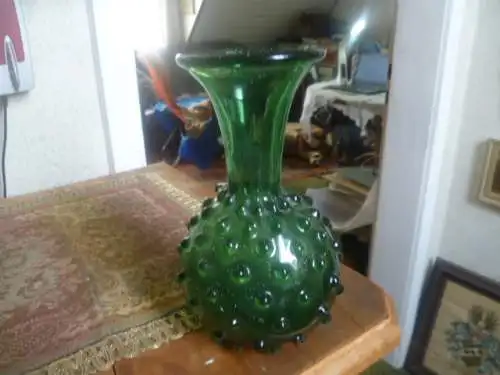 Imposantes ausgefallenes sehr seltene grüne Glas Kunst Objekt in Form eines Murano Netria Etrusca Empoli Verde Glas Vase Karaffe mit Noppen