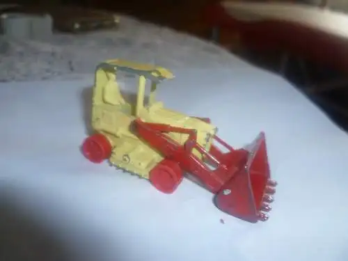 2 Siku V238 Fiat Kettenschlepper 40 CA mit Überkopf-Lader , leicht bespielt , Ketten fehlen wohl von 1972 L: 7 cm  