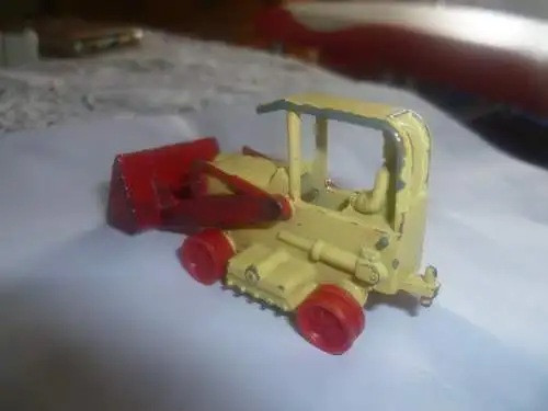 2 Siku V238 Fiat Kettenschlepper 40 CA mit Überkopf-Lader , leicht bespielt , Ketten fehlen wohl von 1972 L: 7 cm  