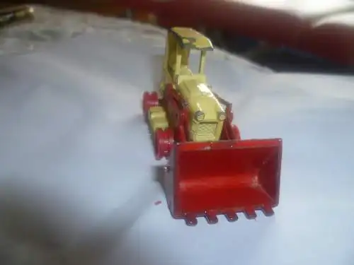 2 Siku V238 Fiat Kettenschlepper 40 CA mit Überkopf-Lader , leicht bespielt , Ketten fehlen wohl von 1972 L: 7 cm  