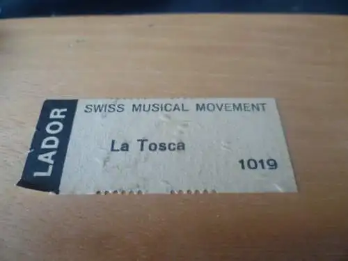 Schweizer Spieluhr Model Lador  Melodie: "La Tosca"  in Form einer handbemalten Truhe 1960 gefertigt!
