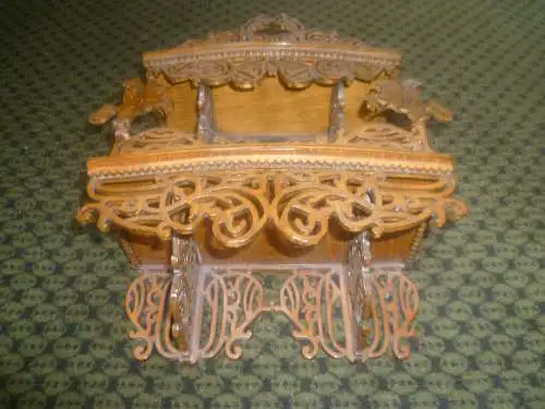 Hängeschränkchen Vitrine Historismus antik filigran verziert um 1930 Schwarzwald oder Frankreich Handarbeit sehr detailliert gefertigt ! Miniatur Stück H: 17,5 x 27 x 8cm cm aus der Vitrine Top!!    Dieses wunderschöne antike Historismus...