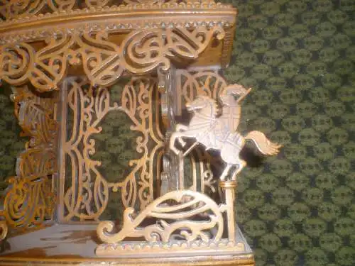 Hängeschränkchen Vitrine Historismus antik filigran verziert um 1930 Schwarzwald oder Frankreich Handarbeit sehr detailliert gefertigt ! Miniatur Stück H: 17,5 x 27 x 8cm cm aus der Vitrine Top!!    Dieses wunderschöne antike Historismus...