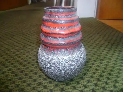 Scheurich Dekor Wien 269-22 Design Oswald Kleudgen 60 Jahre FAT LAVA Vase. H: 22cm und dito 18 cm  aus der Vitrine