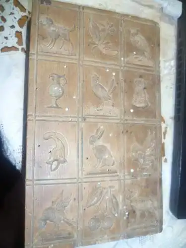 Biedermeier Springerle Modell 12 seltene kleine besonders fein ausgeschnitzte Motive aus der Mitte des 19 Jhd massives Birn bzw. helles Nussbaum Provenienz...