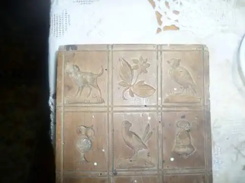 Biedermeier Springerle Modell 12 seltene kleine besonders fein ausgeschnitzte Motive aus der Mitte des 19 Jhd massives Birn bzw. helles Nussbaum Provenienz...