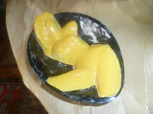 Erotika Keramik Schalen Zitronengelb/Schwarz  Vintage 1960 Jahre oval in der Art von Picasso ? Masse oval : 13,5 x 9 cm