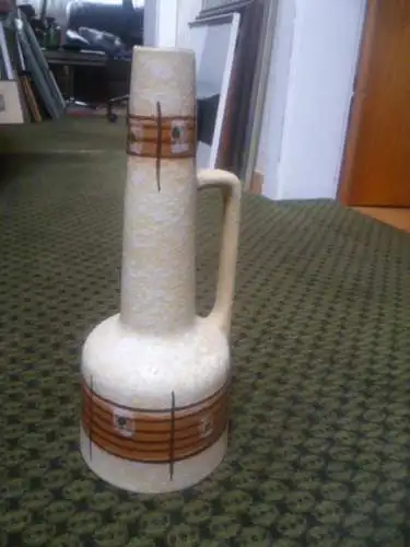 Seltene Isar Keramik Vase mit schlankem Hals 1960er Jahre geometrisches Dekor Afrika Höhe: 28 cm. In schönem Zustand ohne Chips oder Risse.