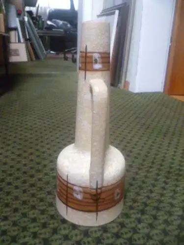 Seltene Isar Keramik Vase mit schlankem Hals 1960er Jahre geometrisches Dekor Afrika Höhe: 28 cm. In schönem Zustand ohne Chips oder Risse.