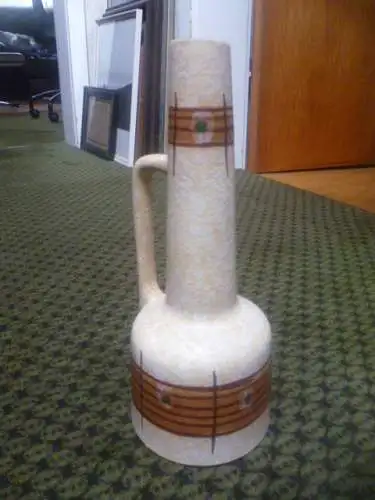 Seltene Isar Keramik Vase mit schlankem Hals 1960er Jahre geometrisches Dekor Afrika Höhe: 28 cm. In schönem Zustand ohne Chips oder Risse.