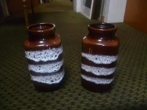 1 Scheurich Keramik West Germany 216-20  Die Vase ist mit mattierten, lavaähnlichen Glasuren weiß mokka 