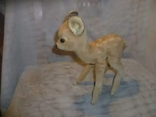 Hier ist ein seltenes Vintage Steiff Samt Bambi Rehkitz mit allen Steiff Kopf produziert von 1951 bis 1958