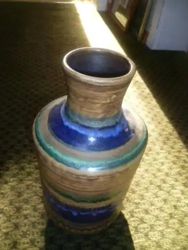  Fridegart Glatzle 1920 - 2015  Karlsruher Majolika Vase Moosgrün  blau beige Lauflasuren  H: 27cm 