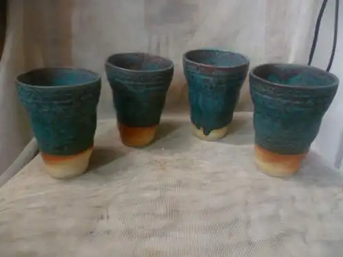 Hans Welling ? Brutalismus Designer 4 Set Türkis Lauflasur gesprenkelt  von Hand getöpferte Keramik Weinbecher 1970