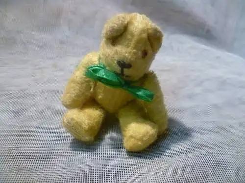 klein,Mohair,Stiel gegliedert,Stroh Teddybär,Glieder mit Drahtgelenk, Glasaugen, Nase/Mund gestickt um 1950-60