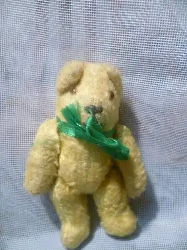 klein,Mohair,Stiel gegliedert,Stroh Teddybär,Glieder mit Drahtgelenk, Glasaugen, Nase/Mund gestickt um 1950-60 