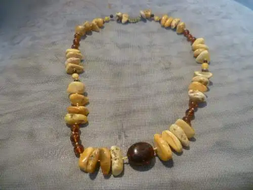 Butter Scotch Amber Bernstein mit Natur Einschlüssen Damen Halskette Mitte eine  Olive klarer Bernstein im Königsberger Schliff Art besonders selten in dieser Kombination zeitlich Art Deko  1940 Jahre + / 