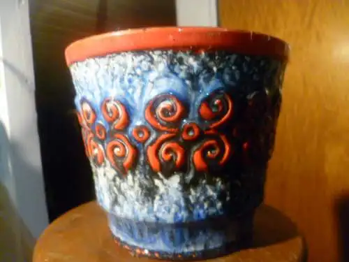 Überlacker Fat Lava Schaumlasur Rot Blau Weiß Blumentopf 177-17 um 1960 aus der Vitrine H; 15,5 cm Durchmesser 19cm
