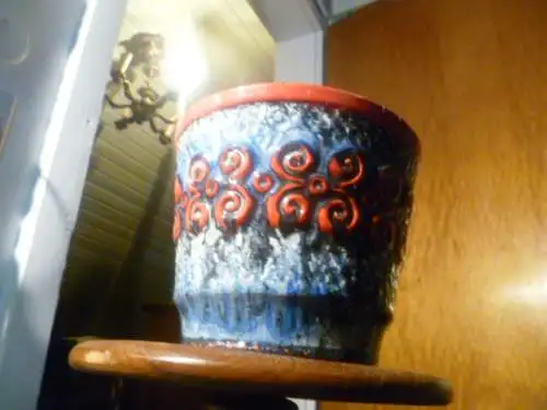 Überlacker Fat Lava Schaumlasur Rot Blau Weiß Blumentopf 177-17 um 1960 aus der Vitrine H; 15,5 cm Durchmesser 19cm