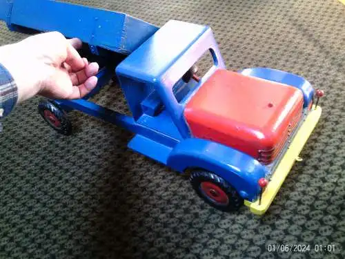Kippbarer großer bunter LKW um 1960 Länge 66 cm unbespielt sehr schöne Erhaltung