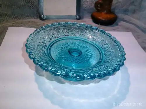 Obst Kekse Türkis Glas Fußschale um 1920 Durchmesser: 15 cm Höhe: 55,5