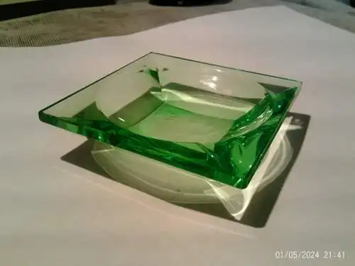 Mini heller grüner Glas-Aschenbecher Vintage 50er/60er Jahre aus der Vitrine Masse: 7 x 7 cm 