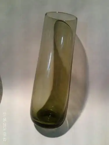 Artkunst24-de biete  Wilhelm Wagenfeld Tannen grüne Trichtervase um 1955-1960 H: 15,5cm aus der Vitrine
