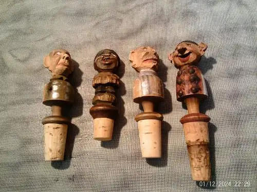 museales Konvolut von 4 Korkenmännchen Italien von Hand geschnitzt ab  1920 teilweise signiert und Ortsbezeichnet 1924..