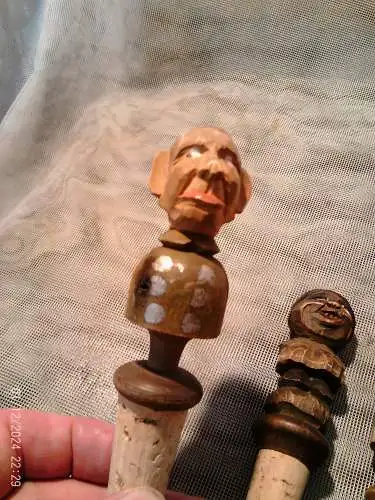 museales Konvolut von 4 Korkenmännchen Italien von Hand geschnitzt ab  1920 teilweise signiert und Ortsbezeichnet 1924..