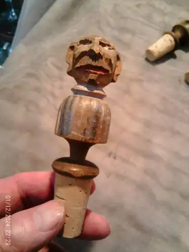 museales Konvolut von 4 Korkenmännchen Italien von Hand geschnitzt ab  1920 teilweise signiert und Ortsbezeichnet 1924..