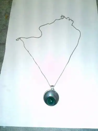 N.E.From  Dänemark zartes Collier mit  Apfelgrüner  Chrysopras Carbachon  mit Halskette 1960 Jahre 