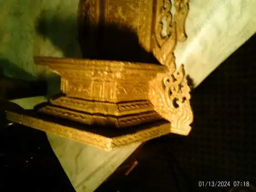 Antiker hölzerner Buddha-Thron um 1900 originale Fassung Goldfarben !