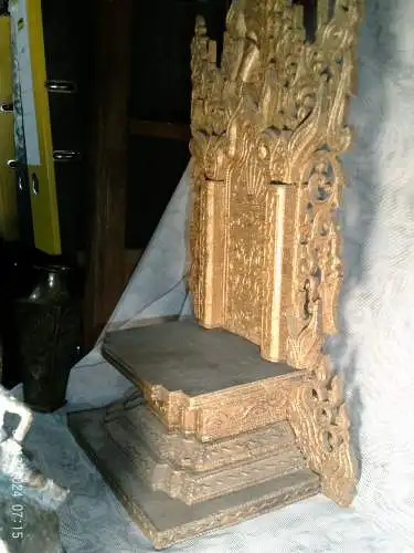 Antiker hölzerner Buddha-Thron um 1900 originale Fassung Goldfarben !
