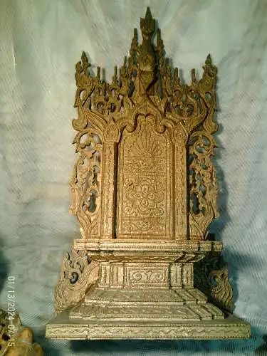 Antiker hölzerner Buddha-Thron um 1900 originale Fassung Goldfarben !