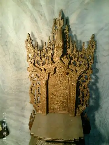 Antiker hölzerner Buddha-Thron um 1900 originale Fassung Goldfarben !