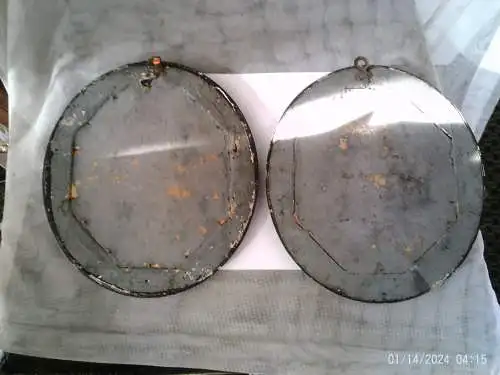 2 alte ovale Biedermeier Bilderrahmen um 1900 Pappmache mit Gips ausgegossen schwarzer Klavierlack originale Verglasung ist erhalten! Maße : 25 x 21 cm 