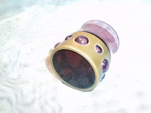 Nanny Elisabet Still McKinney (* 31. Juli 1926 in Helsinki; † 7. Mai 2009 in Brüssel) war eine finnische Designerin. Noppenglas Fliederfarben  