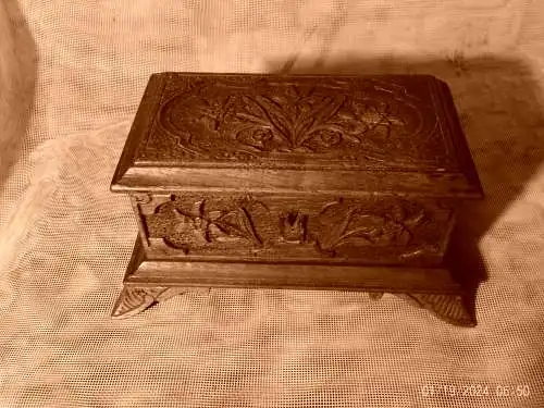 Schatulle Schwarzwald fein geschnitzt Dekor Edelweiß um 1900 fein geschnitzt aus Mooreiche Masse: 18 x 12 x 8 cm Scheurich Lora  Crusty Blumentopf Fat Lava Modell  Keramik tolle Farben  Mid Century Keramik Vitrinen Zustand Designerin war: Gerda...