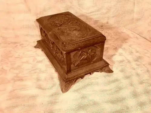 Schatulle Schwarzwald fein geschnitzt Dekor Edelweiß um 1900 fein geschnitzt aus Mooreiche Masse: 18 x 12 x 8 cm Scheurich Lora  Crusty Blumentopf Fat Lava Modell  Keramik tolle Farben  Mid Century Keramik Vitrinen Zustand Designerin war: Gerda...