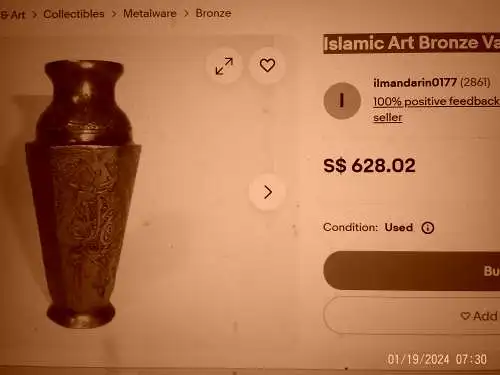 Islamic Art Bronze Vase XIX Century detaillierter Repousse-Arbeit in aufwendigen arabischen, floralen und geometrischen Mustern Mitte 19 Jhd