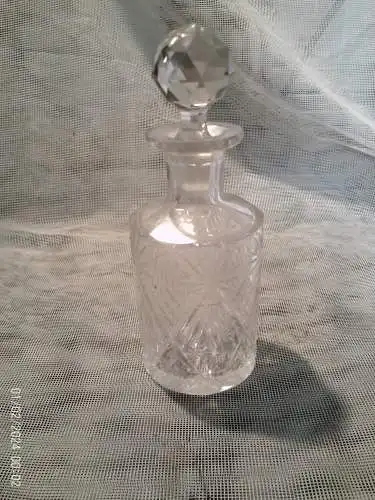 BOHEMIA – Imposanter und alter deutscher Parfümeur, Art Deco, um 1940, aus dickem, durchscheinendem Kristall, prächtig geschliffen. 18 cm.