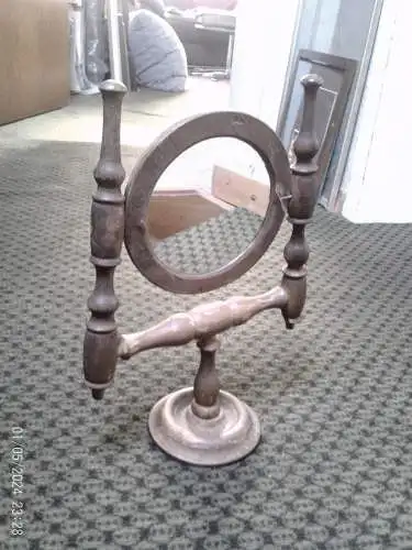 Antiker rustikaler ovaler schwenk und drehbarer Tischspiegel Buchenholz um 1900 34,5 cm hoch 23 cm breit