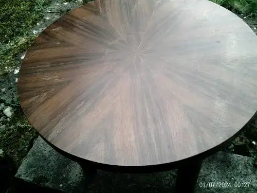 Art Deco Beistell Tisch Couchtischum 1925-35 rund  franz.Nußbaum oder Mahagonie Stammholz furnierte Platte