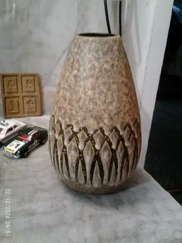 Vintage STEULER KERAMIK Braun mit Gelber Tropfglasur Vase, West German Pottery 1960er Jahre. Diese Vase mit der Formnummer 127/25 ist in ausgezeichnetem Zustand