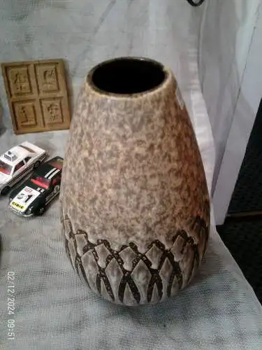 Vintage STEULER KERAMIK Braun mit Gelber Tropfglasur Vase, West German Pottery 1960er Jahre. Diese Vase mit der Formnummer 127/25 ist in ausgezeichnetem Zustand