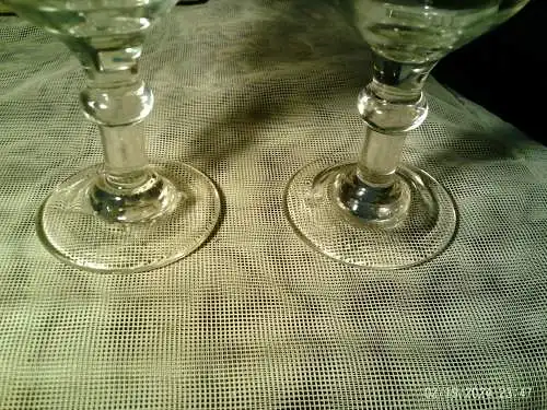  2 originale Biedermeier Gläser mit Schliffdekor Weinreben Mitte 19 Jhd.